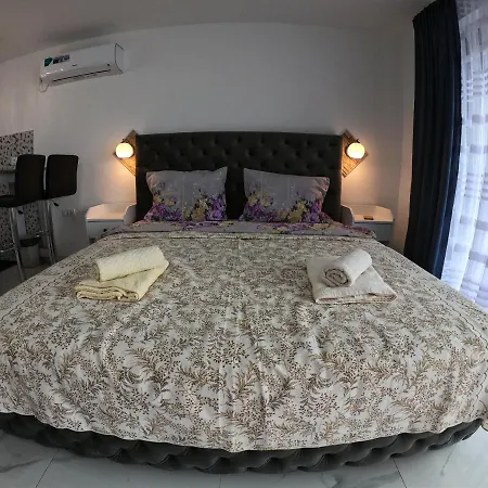 Memphis Apartment *